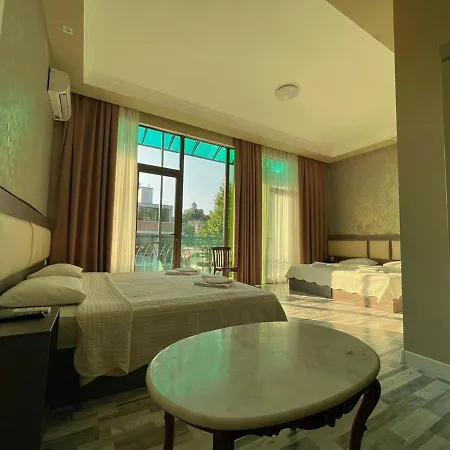 Discovery Hotel Кутаиси Экстерьер фото