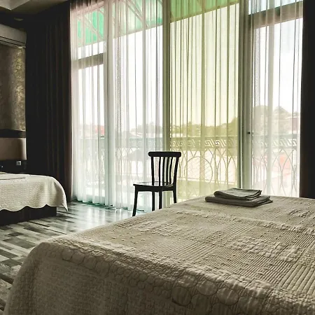 Discovery Hotel Кутаиси Экстерьер фото